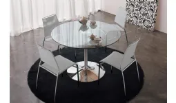 Tavolo con base in metallo cromato e piano in vetro