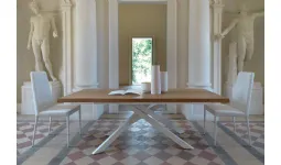 Tavolo con piano in frassino e base in metallo