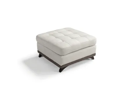 Pouf Mariano in pelle imbottito e trapuntato con piedi in legno di Sofangel