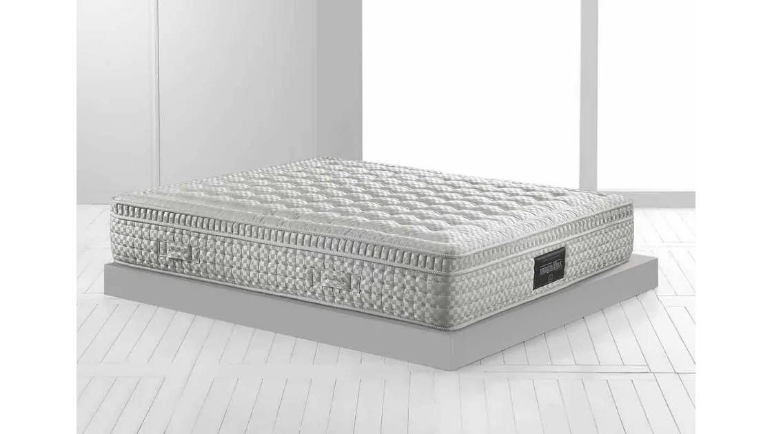 Materasso Maestro Dual 14 con lato invernale in cashmere e lana e lato estivo in seta e lino di Magniflex