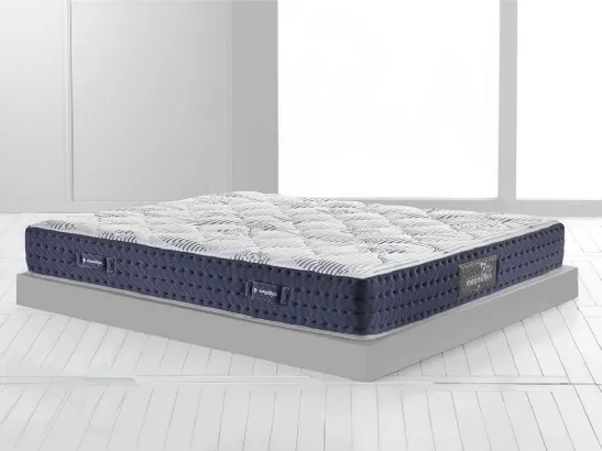Materasso Magnicool 10 Firm in memoform trapuntato che, unito all'imbottitura in fibra super soft e alla fibra anallergica offre un comfort maggiore adattandosi perfettamente ad ogni silhouette di Magniflex