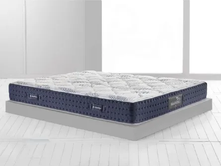Materasso Magnicool 10 Firm in memoform trapuntato che, unito all'imbottitura in fibra super soft e alla fibra anallergica offre un comfort maggiore adattandosi perfettamente ad ogni silhouette di Magniflex