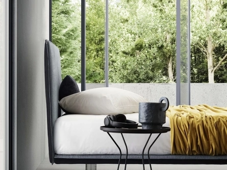 Letto Snap in tessuto con testiera di Le Comfort